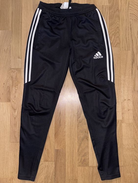 Adidas Pantaloni: Adidas Trainerhosen – Usato da Hindelbank venduto da eva_fd6b 2