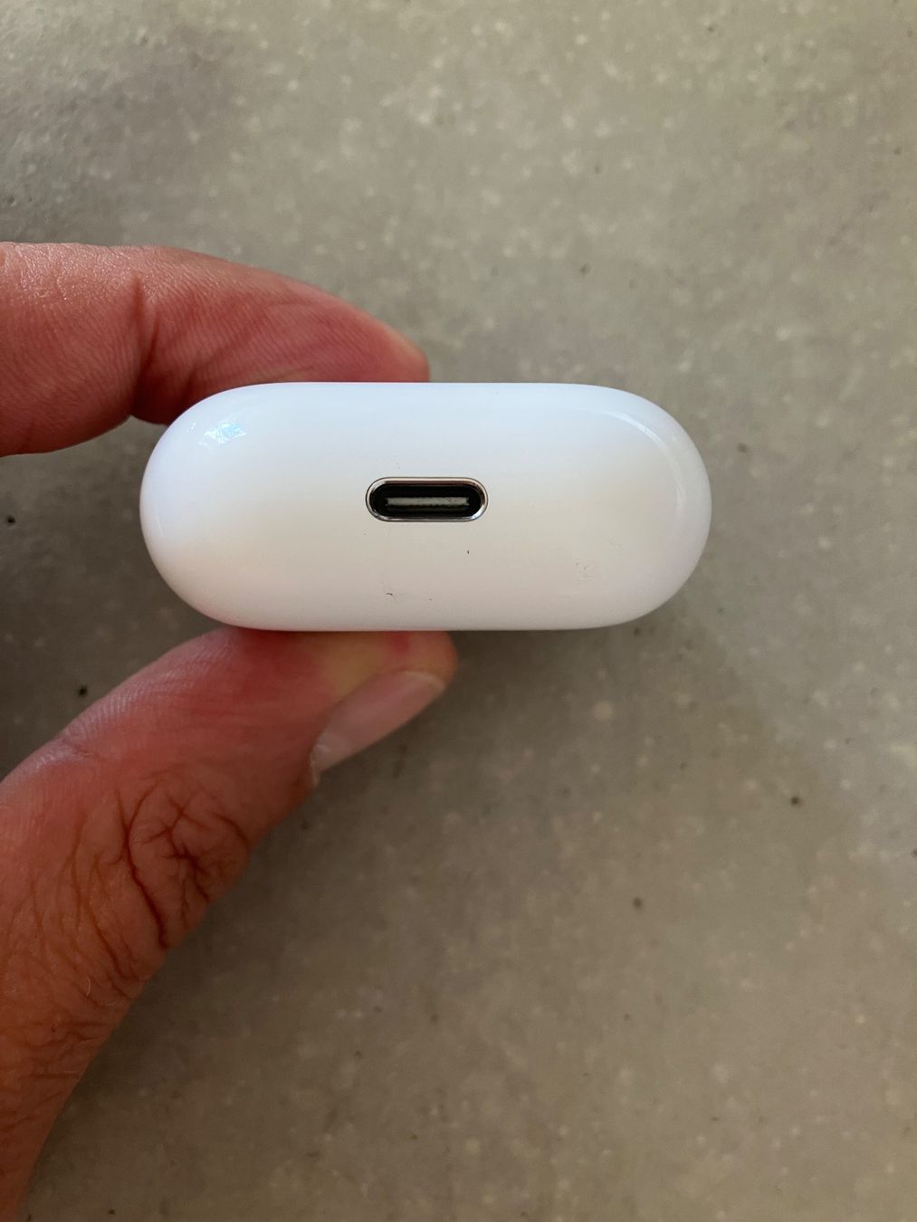 Apple Casques audio: APPLE AIRPODS 4 CASE – D'occasion à Lausanne par mr.v 7
