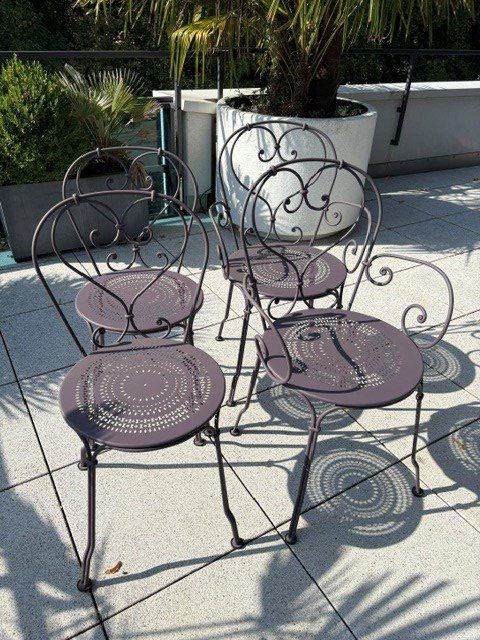 Fermob Tischset: Table Fermob Montmartre 96cm  + 2 chaises + 2 fauteuils – Gebraucht aus Vich von dNyon 1