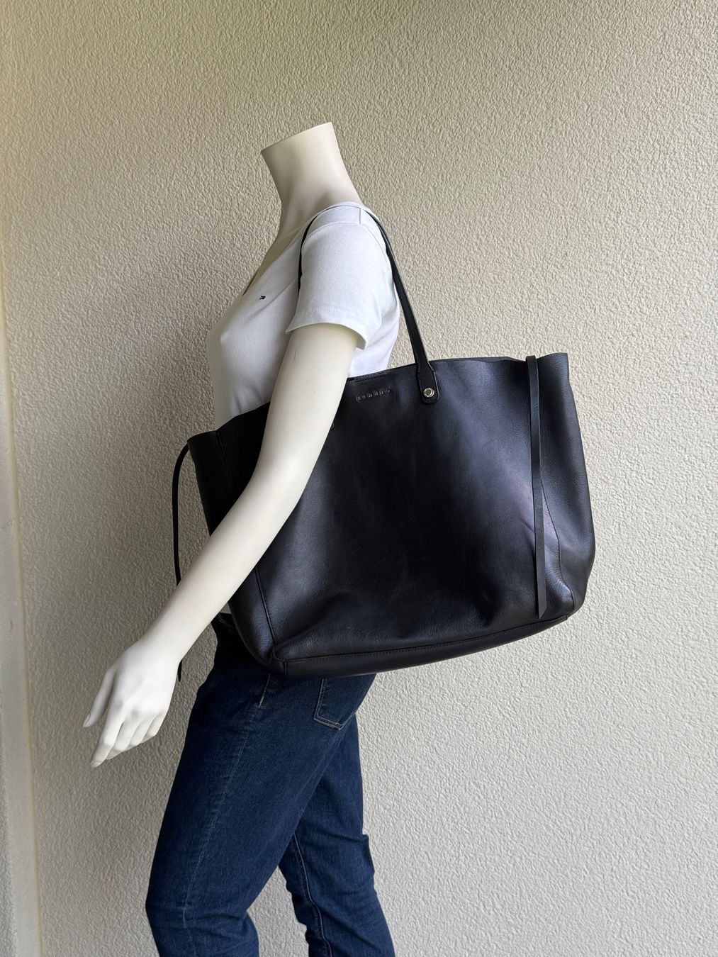 Sandro Borse da donna: Schwarzer Leder Shopper von Sandro – Usato da Wettingen venduto da lisous.closet 1