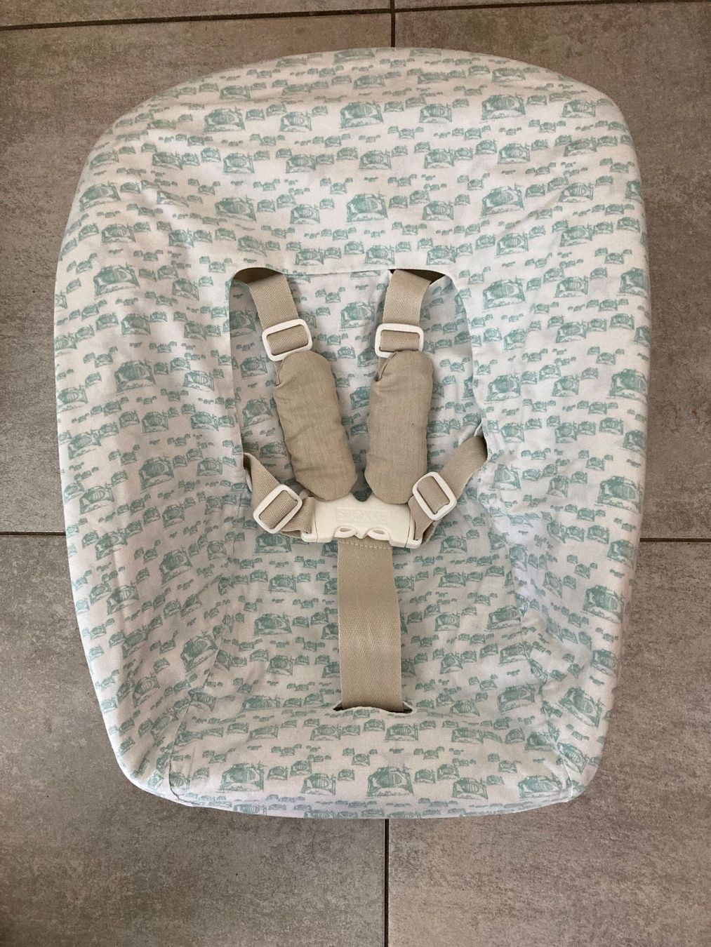 Stokke Seggioloni: Tripp Trapp Newbornset Bezug Stokke Trip Trap Textilset 2.50 – Usato da Giswil venduto da tilema 2