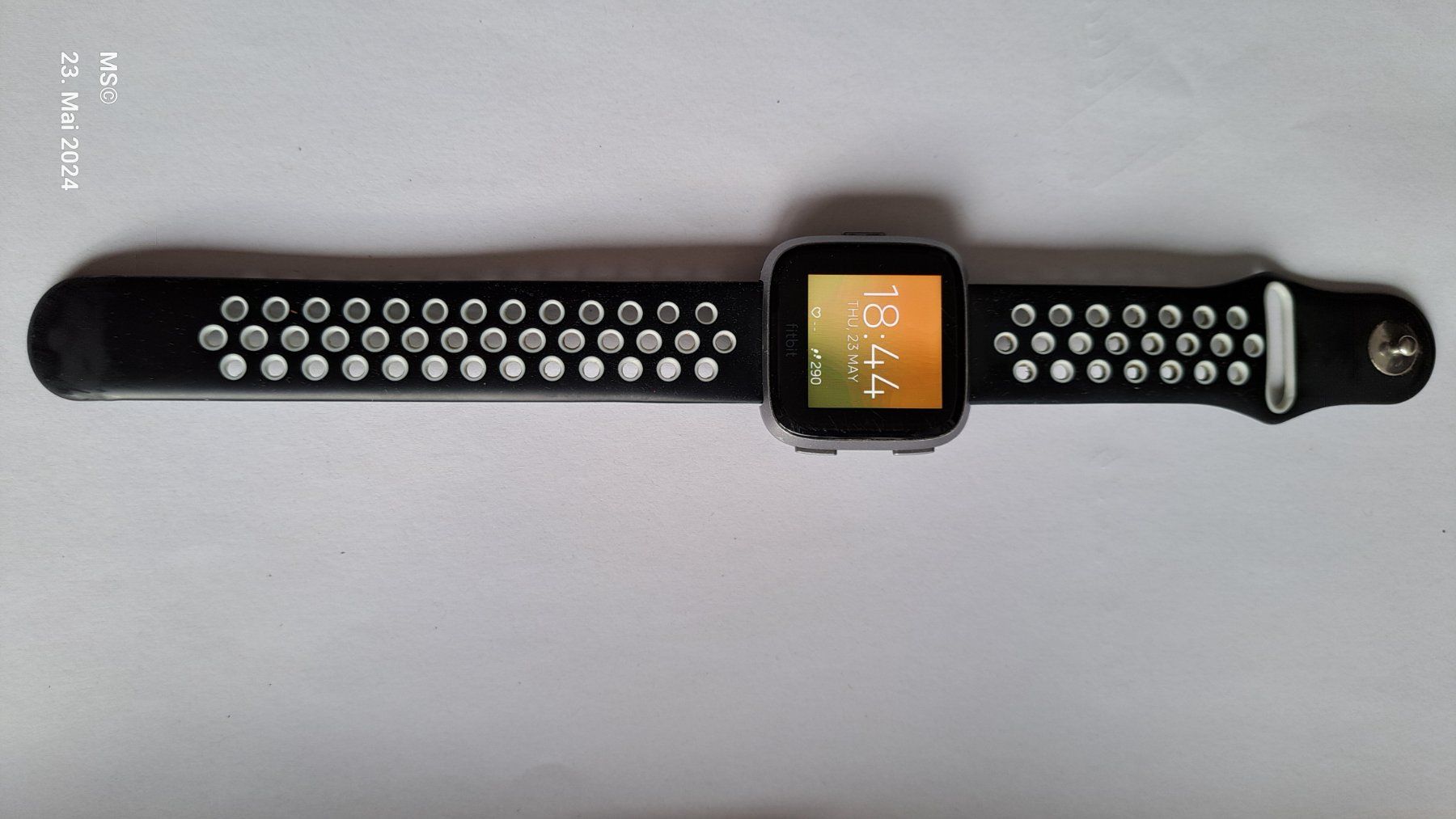 Fitbit Smartwatch: Fitbit Versa – Gebraucht aus Allschwil von Vision139
