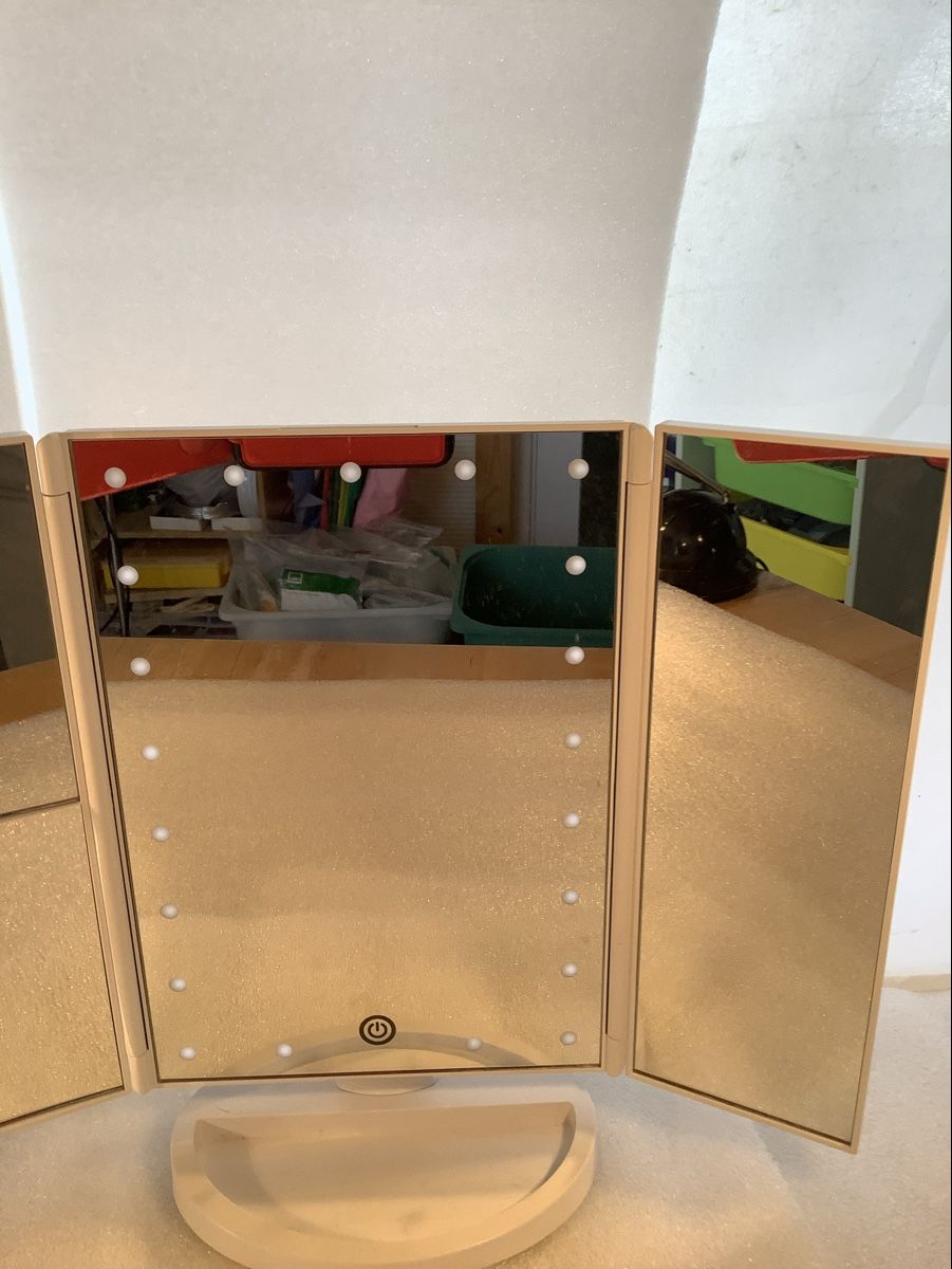 Miroirs: Miroir maquillage avec led – D'occasion à Le Noirmont par Thiwen-Ric 2