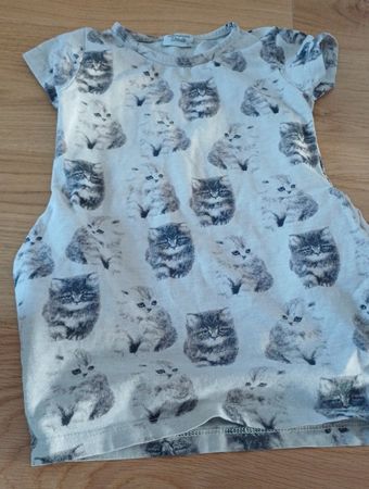 Süsses Kleid/ T shirt mit Katzenmuster, Grösse 98