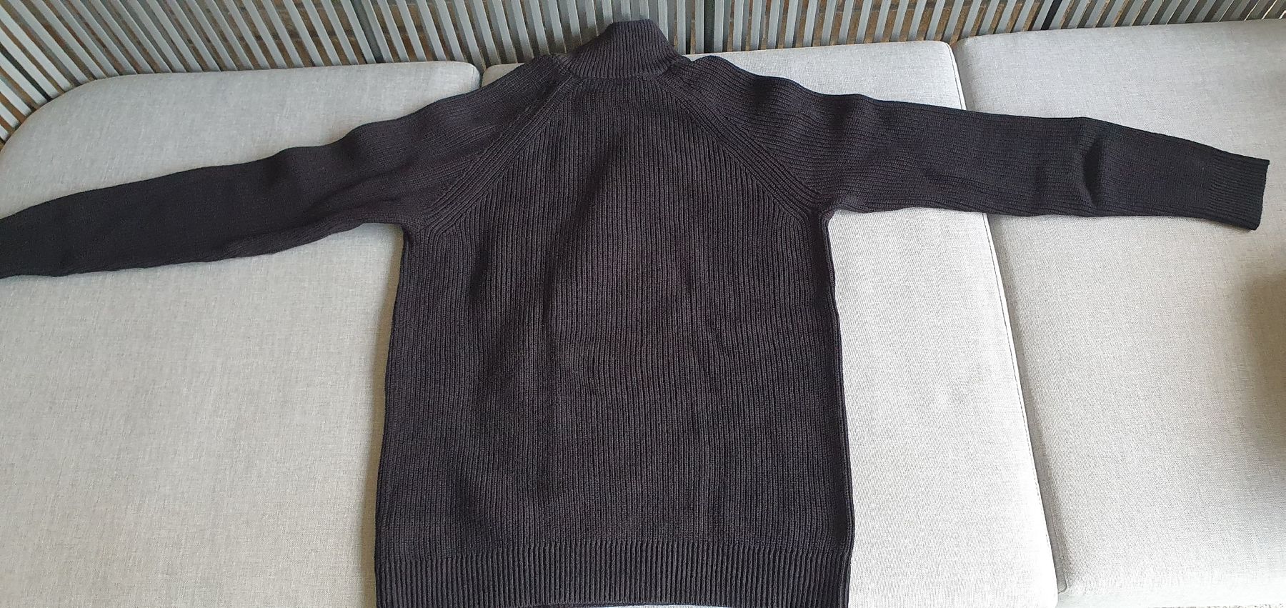 Pullover & Sweatshirts: Schwarzer Wollpulli mit Stehkragen Gr L – Gebraucht aus Möriken AG von mar_p8vr 2