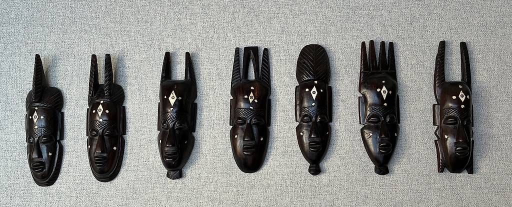 Holzschnitte: Masques Africain – Gebraucht aus Etoy von v1marianne