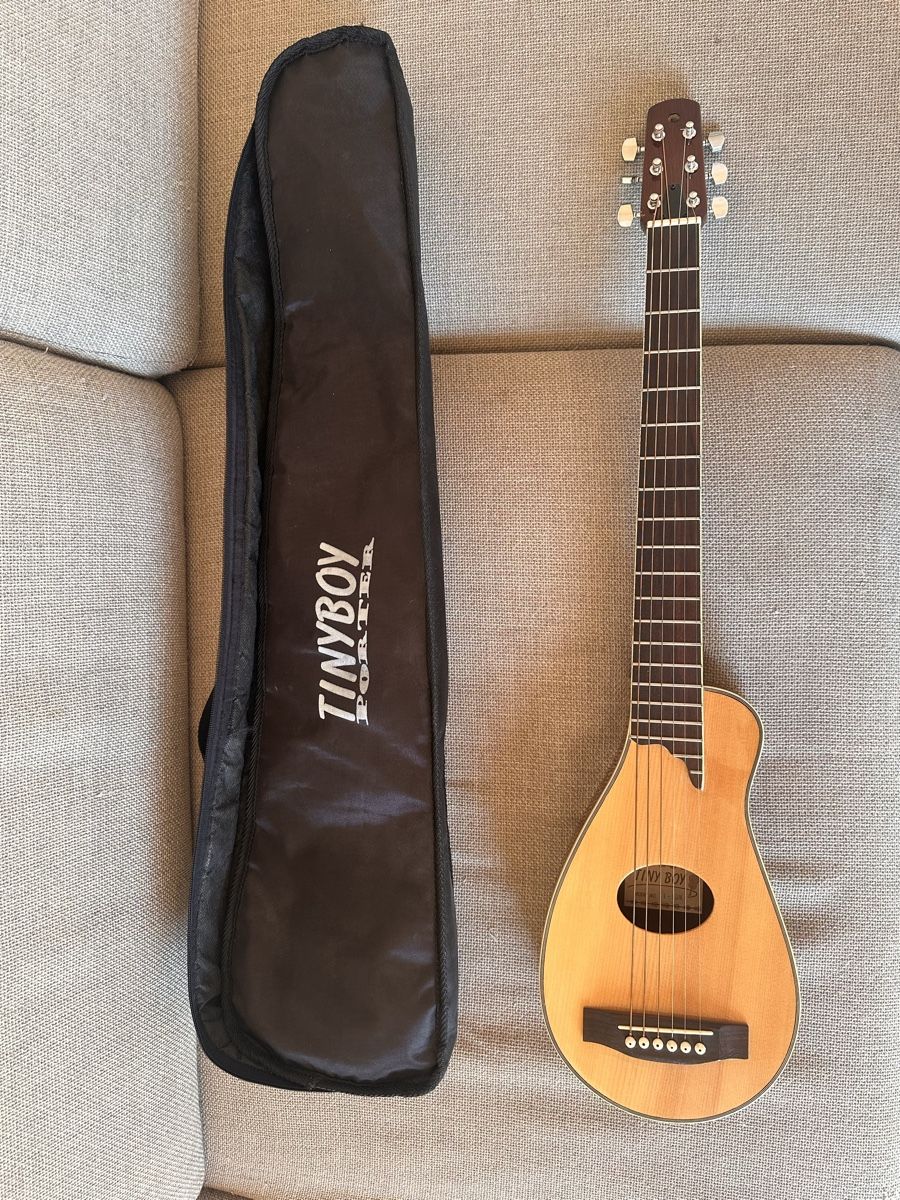 Musikinstrumente: Tinyboy Porter travel guitar with case used – Gebraucht aus Herrenschwanden von mclaire.morrison