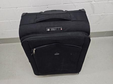 Delsey Montmartre air 4-Rollen Trolley schwarz