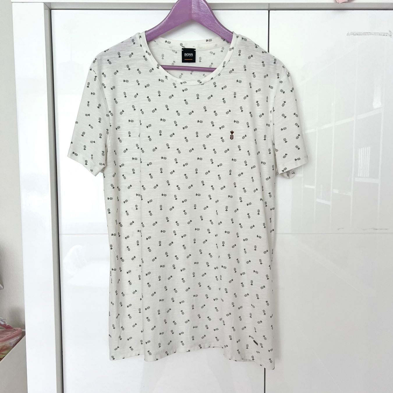 Hugo Boss T-shirt: T-Shirt von Hugo Boss – Nuovo (secondo la descrizione) da Tagelswangen venduto da fireiceprincess 2