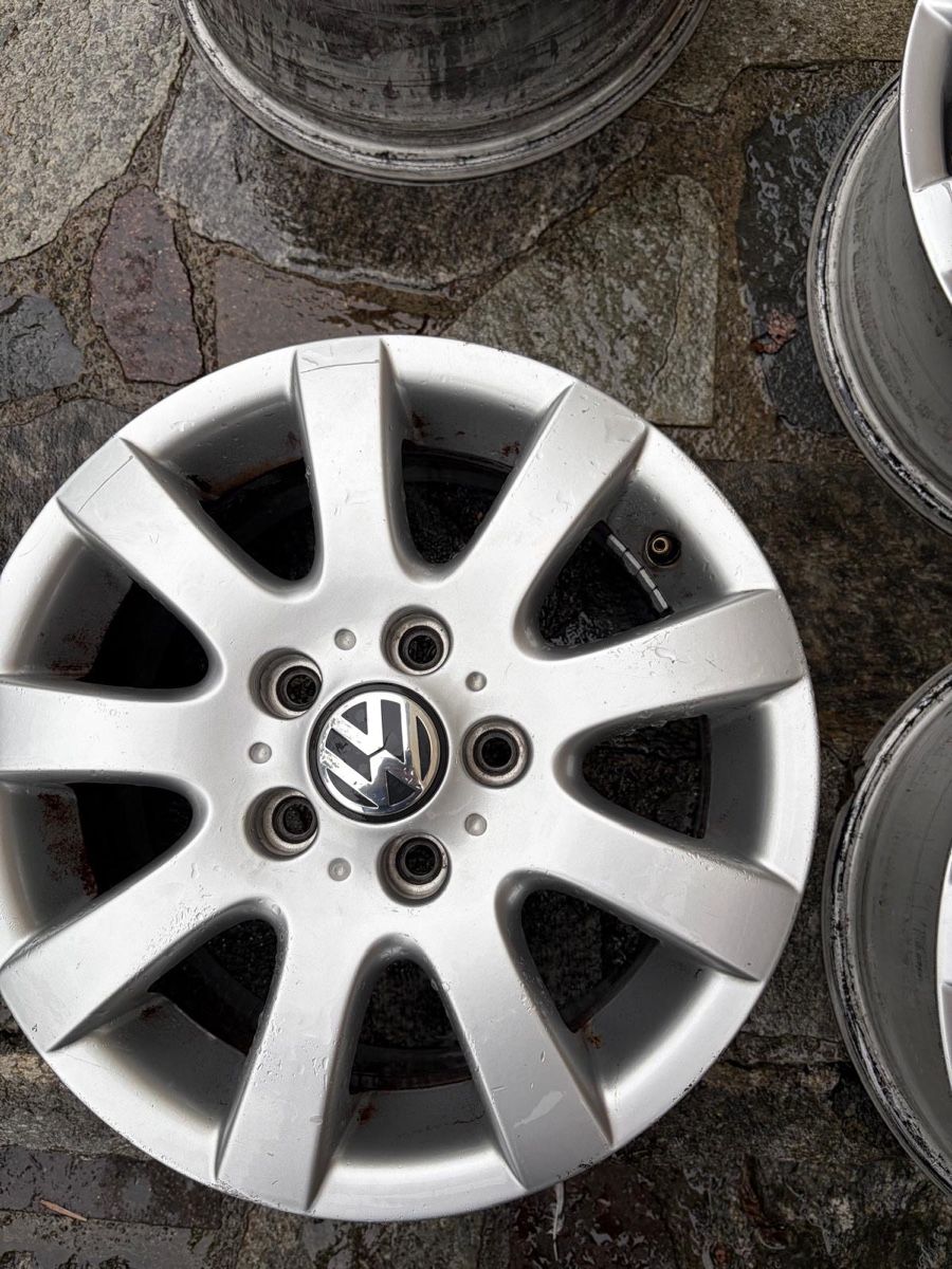 Volkswagen Cerchioni: VW Winterfelgen 15Zoll – Usato da Uznach venduto da ItsL3FloPvP 2