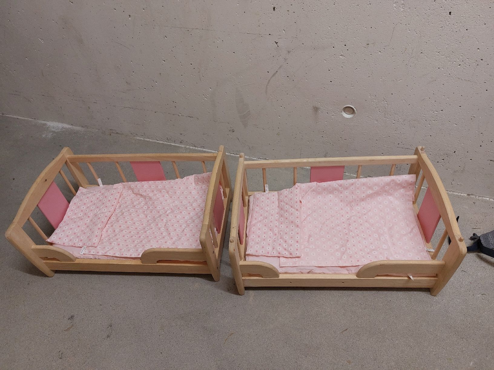 Spielzeuge: Puppendoppelbett – Gebraucht aus Zürich von Mschorschgaggo