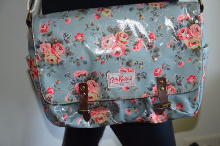 Umhängetasche Cath Kidston London mit Blumenmuster