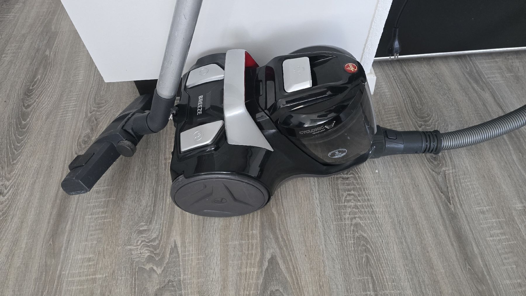 Hoover Aspirateurs & Accessoires: Hoover Staubsauger Gratis – D'occasion à Rüti b. Büren par Law_96 1