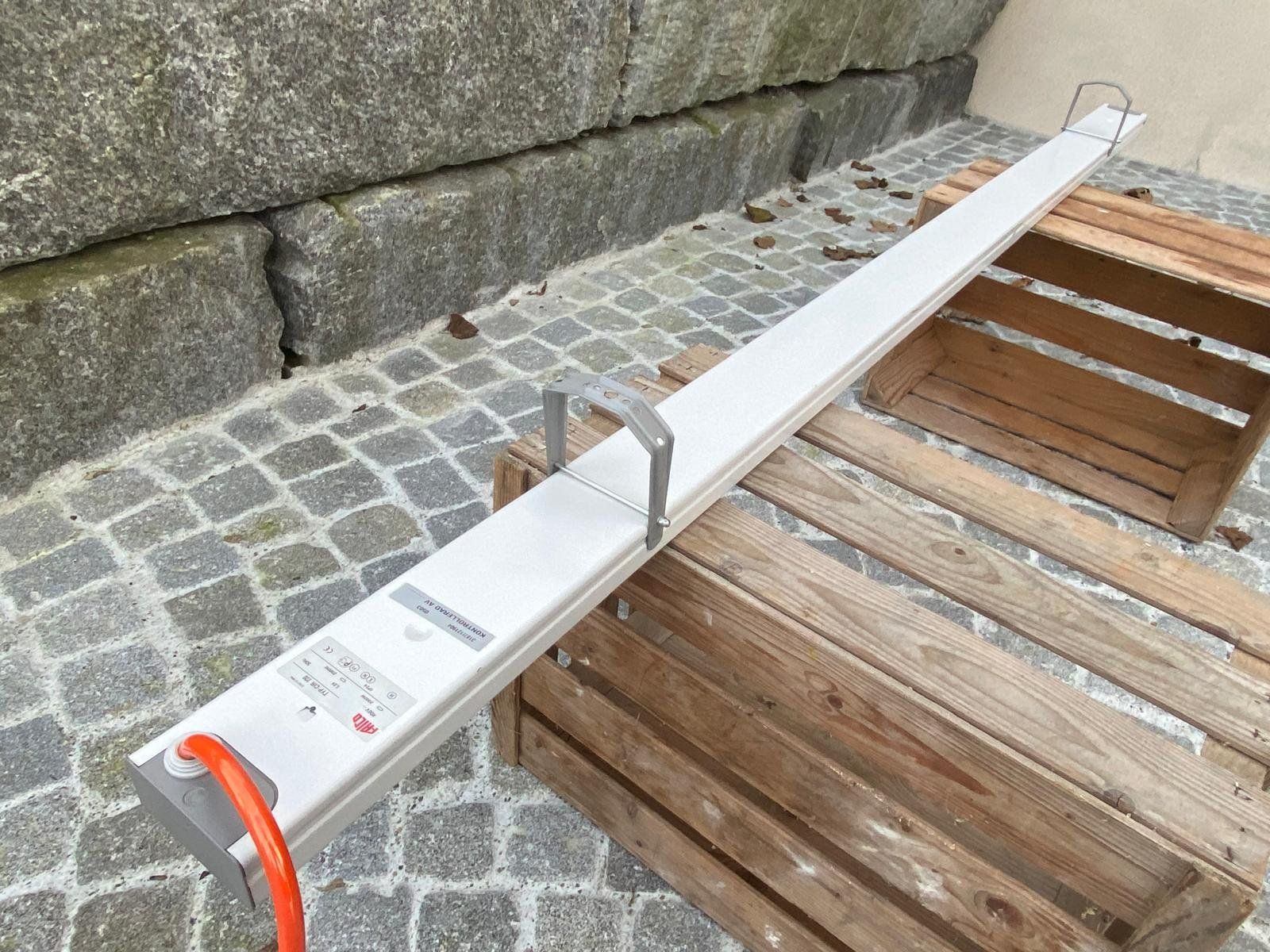 Radiatori: Frico Deckenheizstrahler / Heizstrahler – Usato da Hosenruck venduto da Gfaster0 2