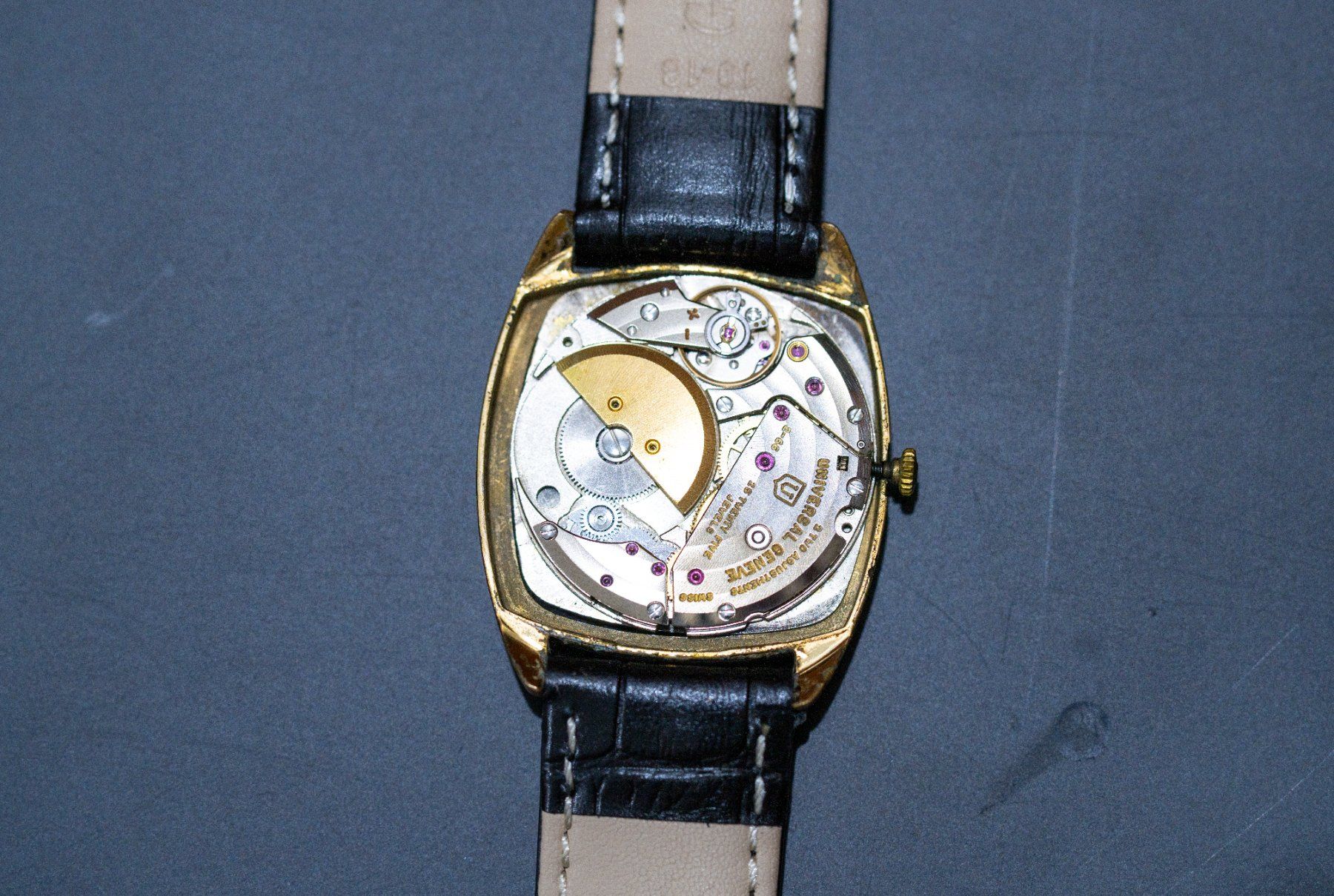 Universal Genève Uhren: Universal Geneve Gilt-Shadow Ultra slim – Gebraucht aus Genève von Hiakoo 5