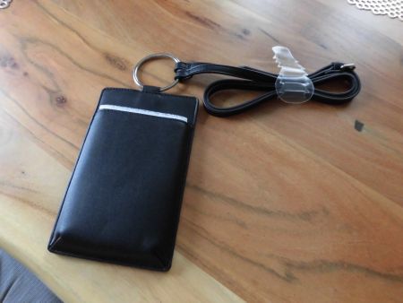 Handy shoulder pouch/Handy Tasche GU aus Japan New!