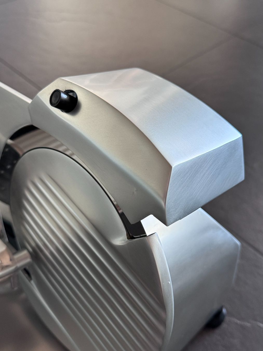 Elettrodomestici da cucina: Aufschnitt- Fleischmaschine mit Schärfkopf integriert – Usato da Dagmersellen venduto da Maa0 3