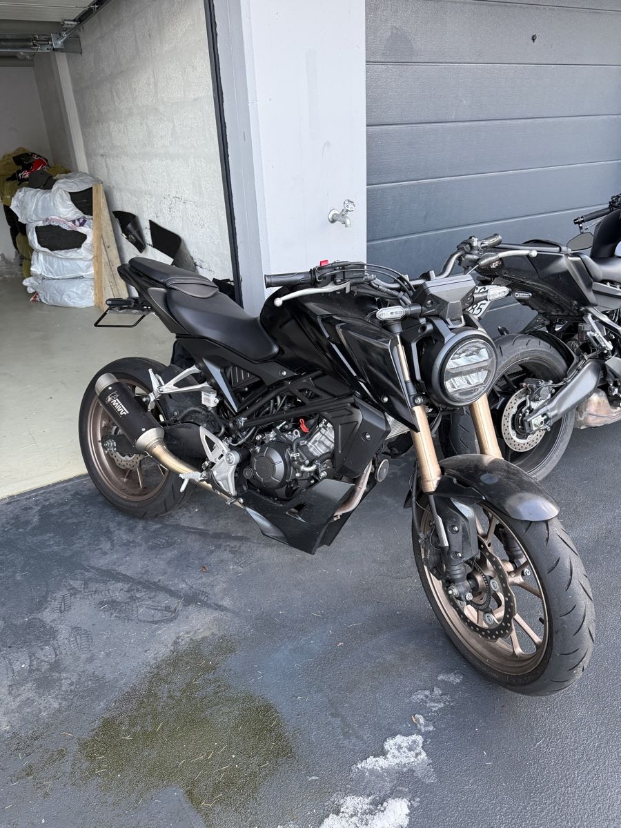 Honda Strasse: Honda CB125R – Gebraucht aus Herisau von Ramon_Quattro 4