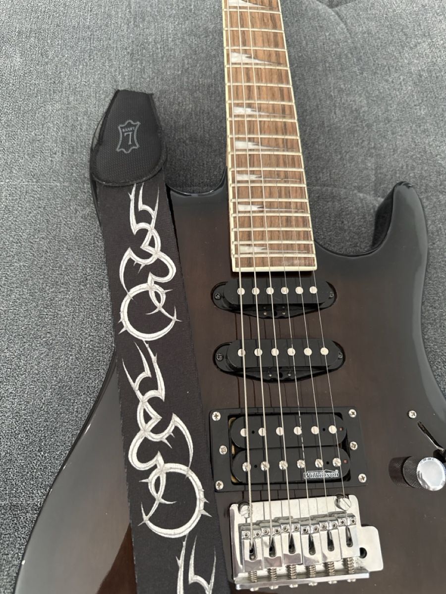 Strumenti musicali: E-Gitarre mit Gurt, Top Zustand – Usato da Hunzenschwil venduto da Amblazing 5