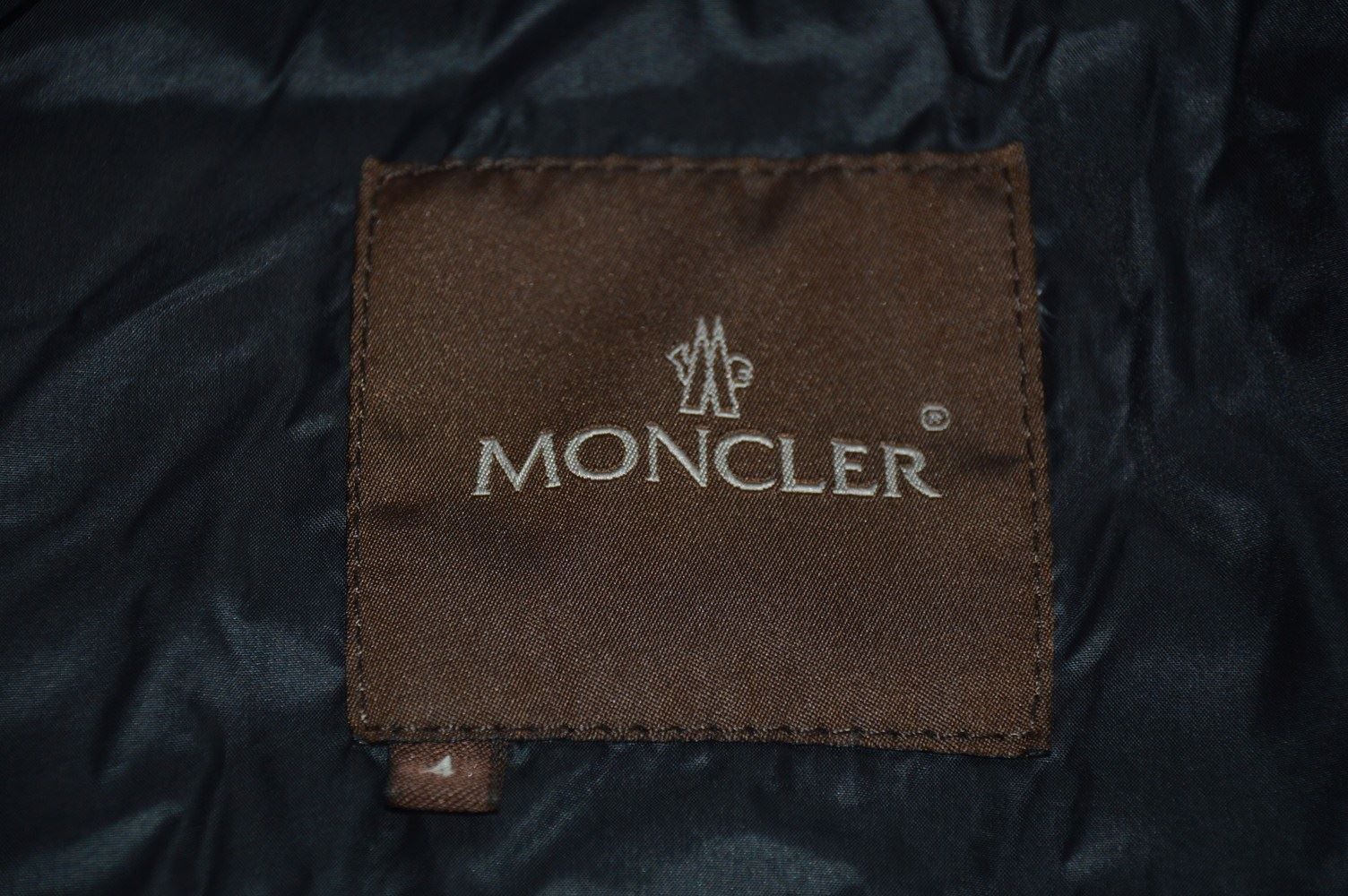 Moncler Jacken: Moncler Jacke / Veste  . 4  40/42 – Gebraucht aus Collonges von Auganien 8