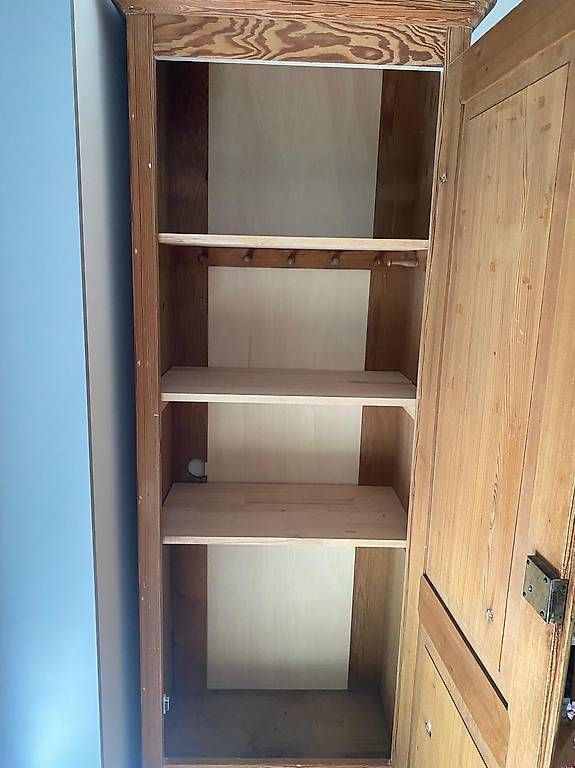 Armadi: Antiker Kleiderschrank – Usato da Luzern venduto da lou4444 1