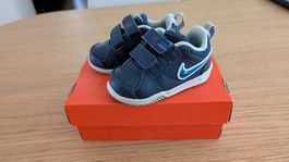 Nike Lykin 11 Kinderschuhe Grösse 21 mit Klettverschluss