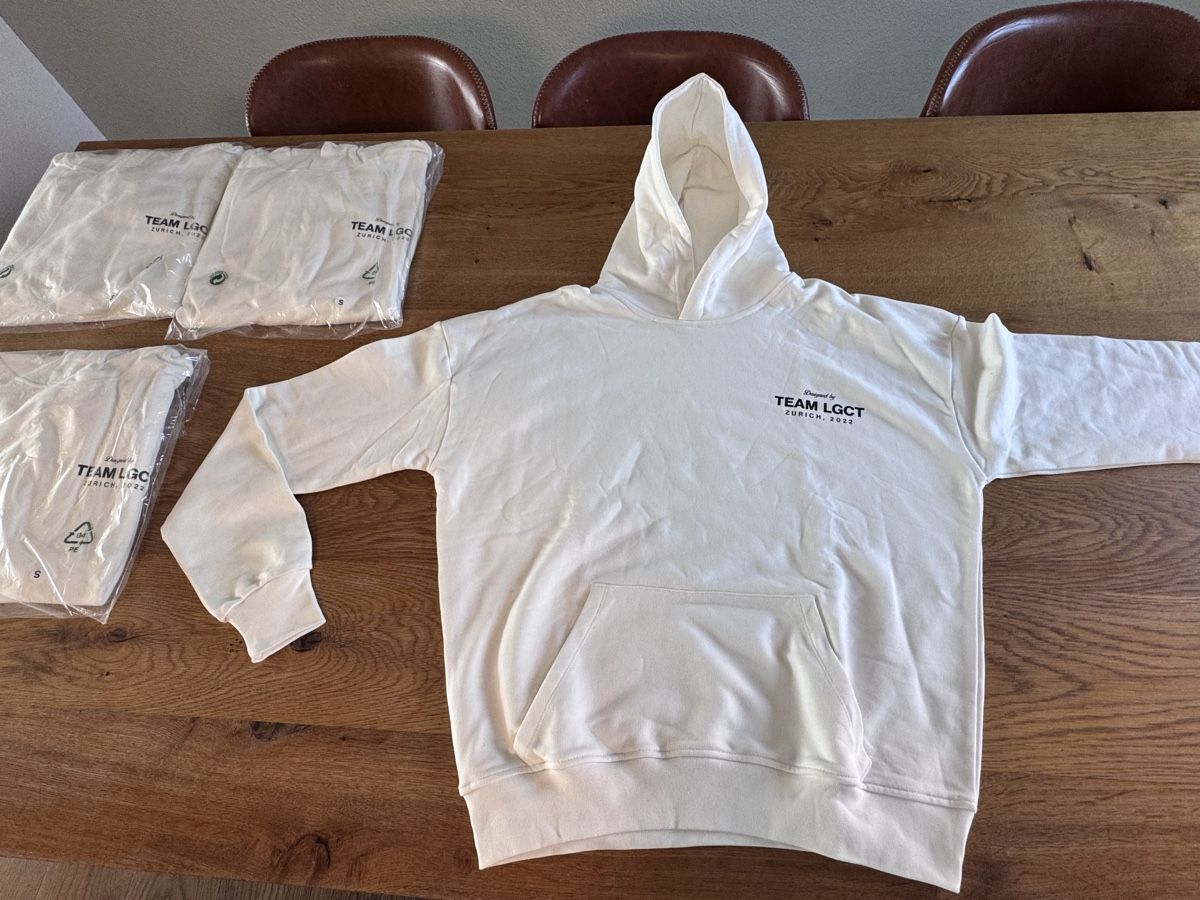 Maglioni & Felpe: 4x Team Legacy Kapuzenpullover Grösse S – Nuovo (secondo la descrizione) da Niederbüren venduto da Oetschli