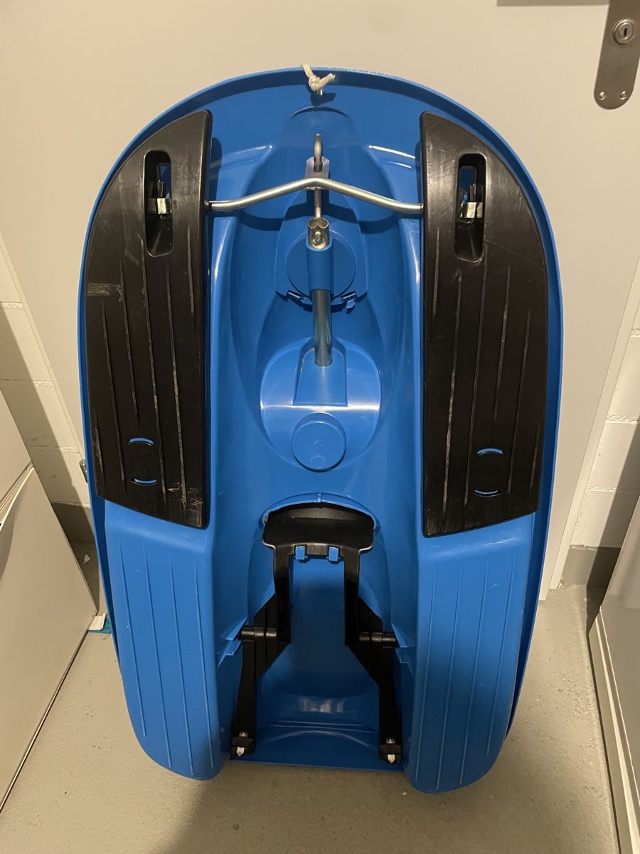 Giocattoli: Sledge - Ready for Winter Fun! Blue, Good Condition – Usato da Freienbach venduto da buyzebra 1