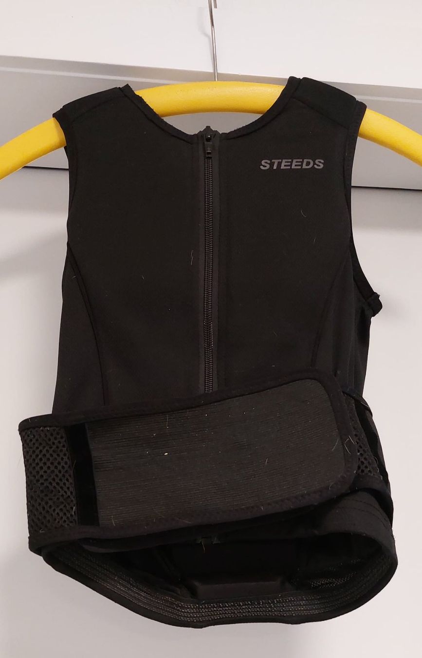 Protections: Steeds Back-Protector Kids – D'occasion à Schwyz par jor_5y66