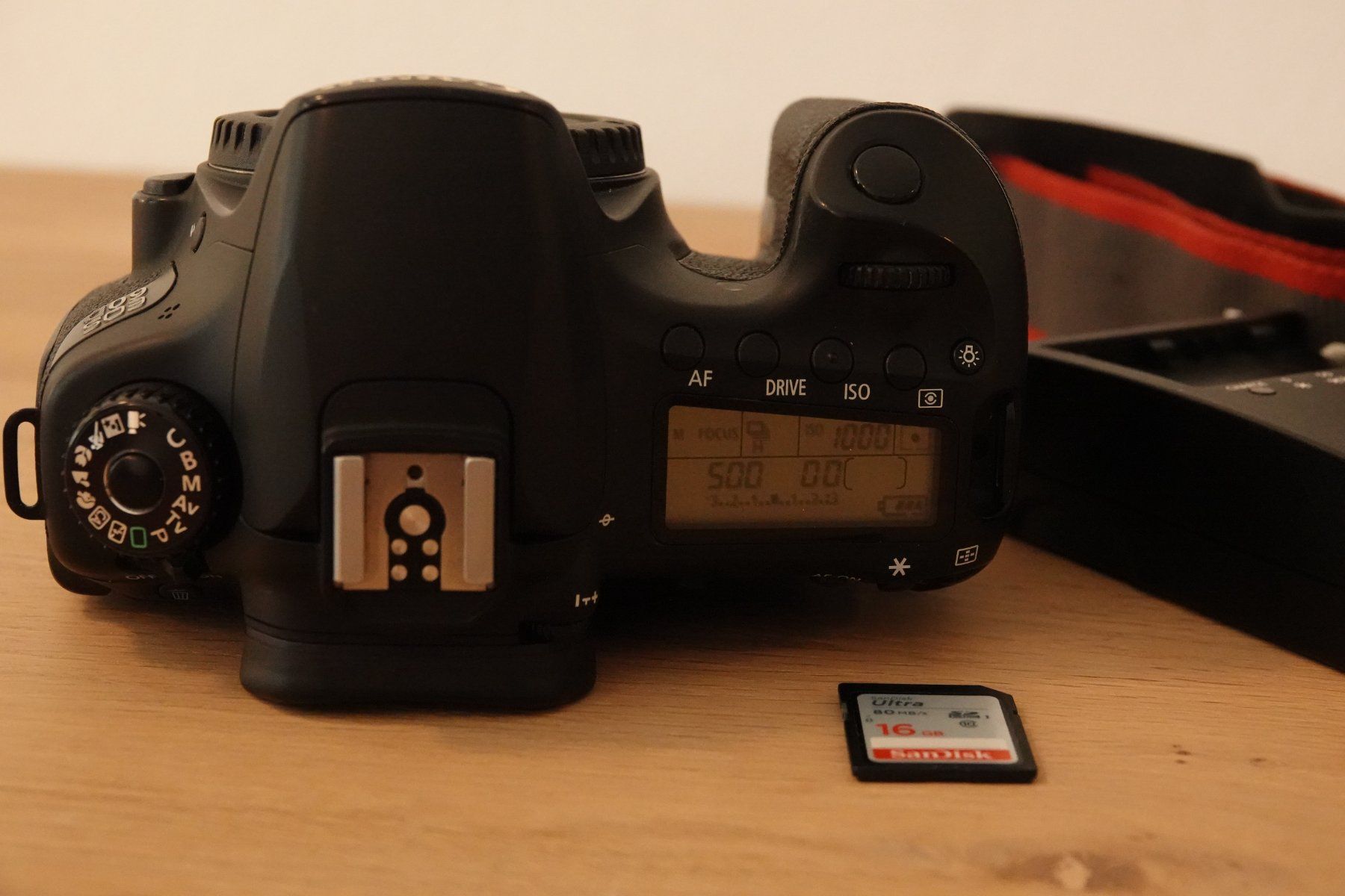 Canon Fotocamera: Canon EOS 60D mit EFS 18 - 200mm macro – Usato da Müntschemier venduto da Bluebonnet 5