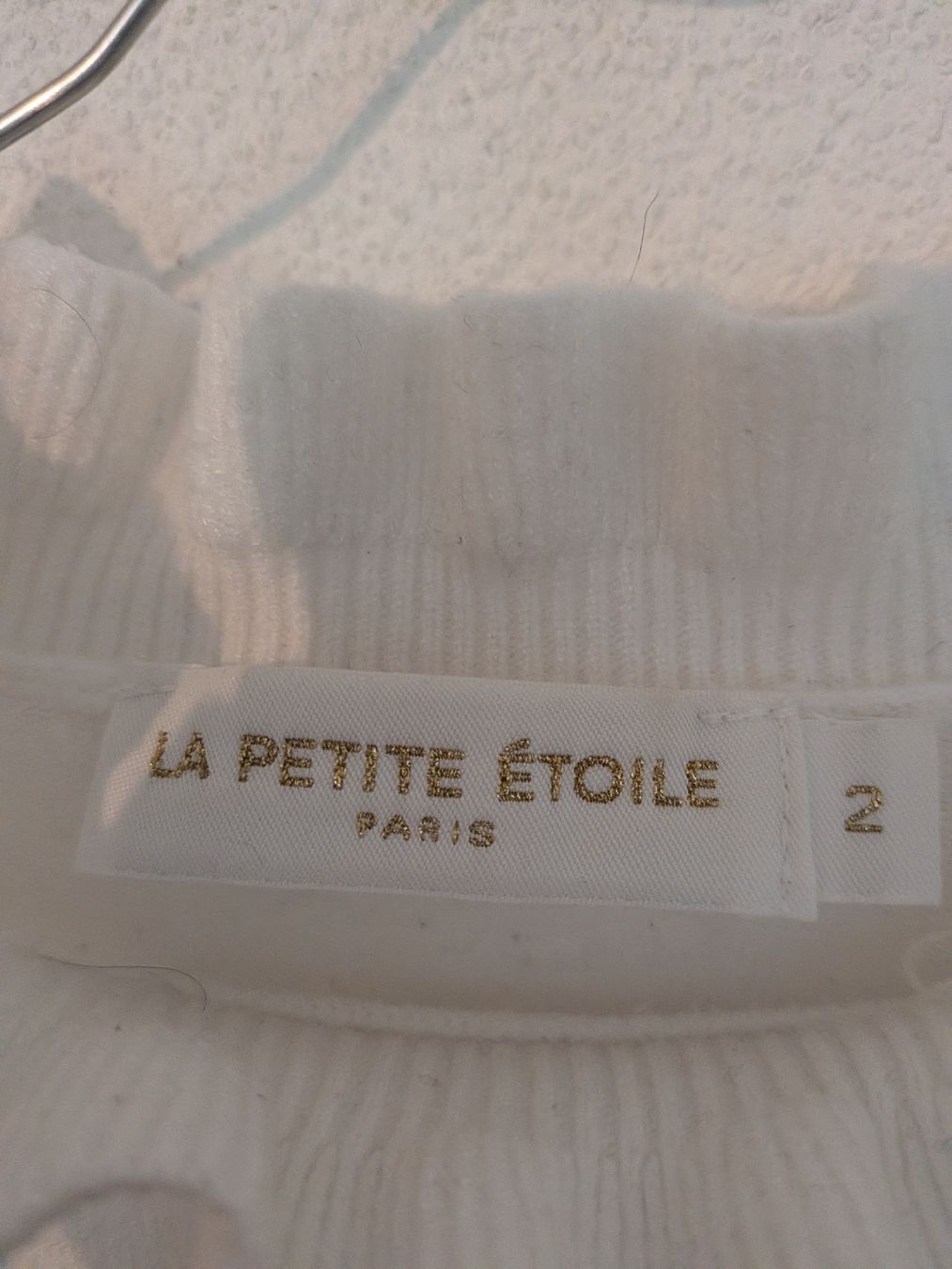 Top: La Petite Etoile White Pullover  – Usato da Morges venduto da dhi_y2qk 5