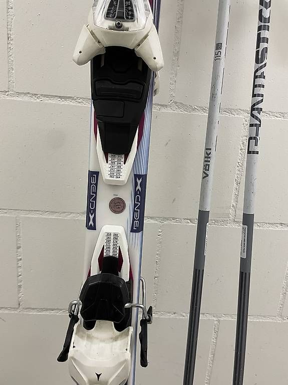 Atomic Sci: Atomic Carving Ski 148 cm + Skistöcke gratis – Usato da Oberburg venduto da alicia12345 2