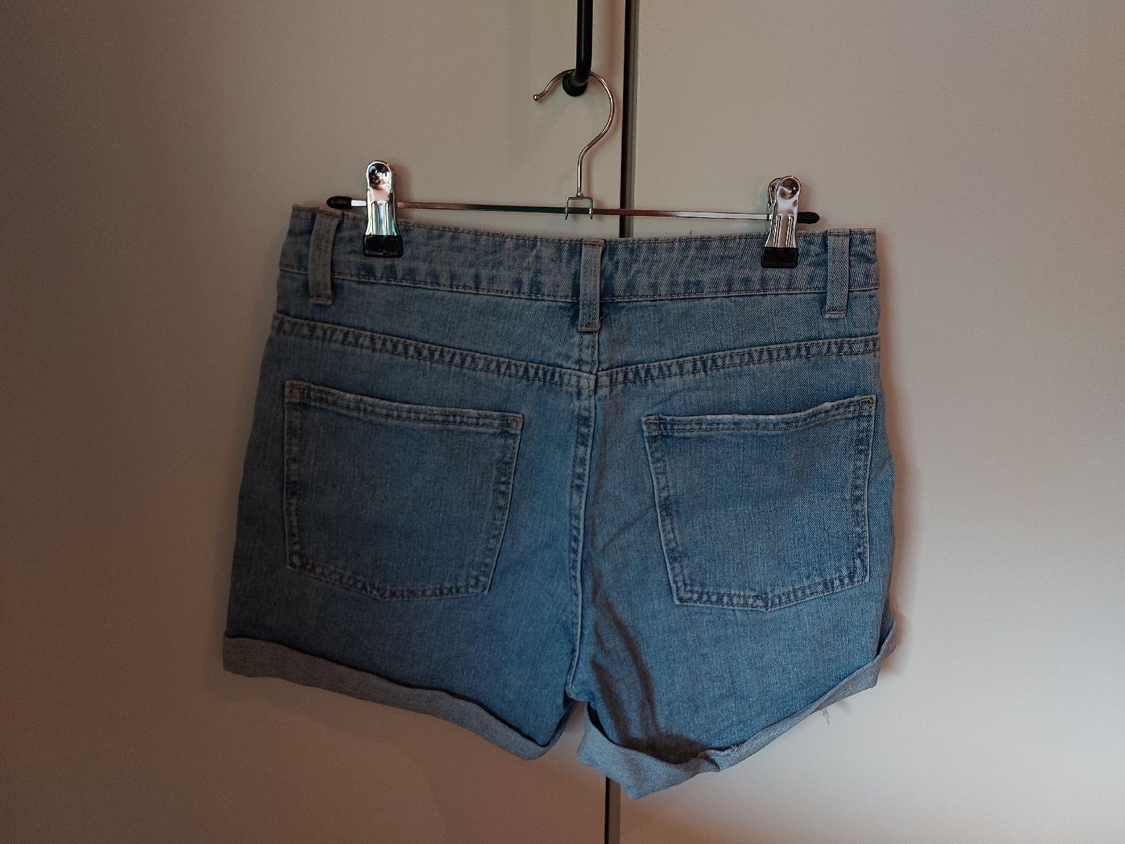 Pantalons: Kurze Shorts – D'occasion à Kerns par reg_6hcw 1
