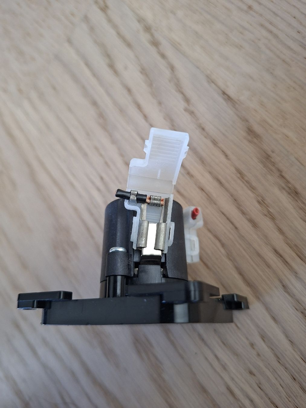 Stecker: INPROJAL System 10.000 Einbau-Steckdose 12V schwarz – Gebraucht aus Winterthur von CBerger01 3