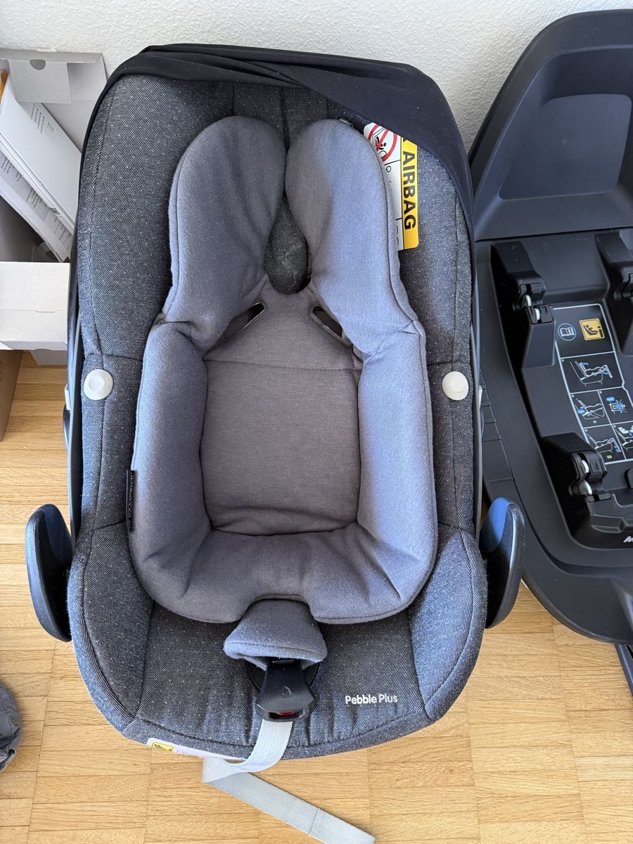 Maxi-Cosi Seggiolini per auto: Maxi-Cosi  Kindersitz mit Basis und Fusssack – Usato da Zürich venduto da ram9491 1