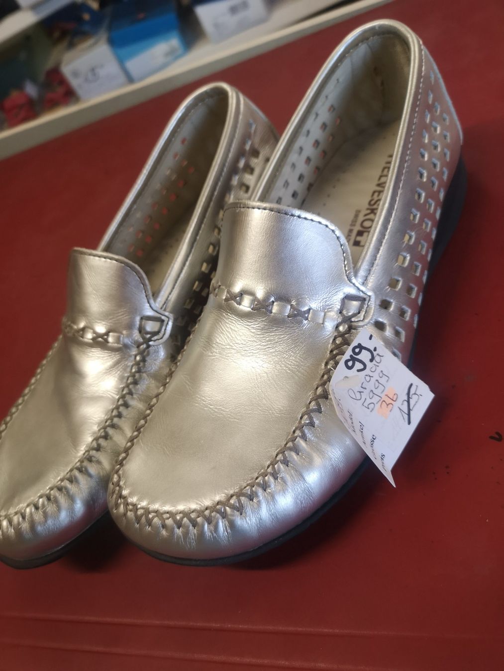 Helvesko Damenschuhe: Helvesko – Neu und originalverpackt aus Möhlin von Highwaytom