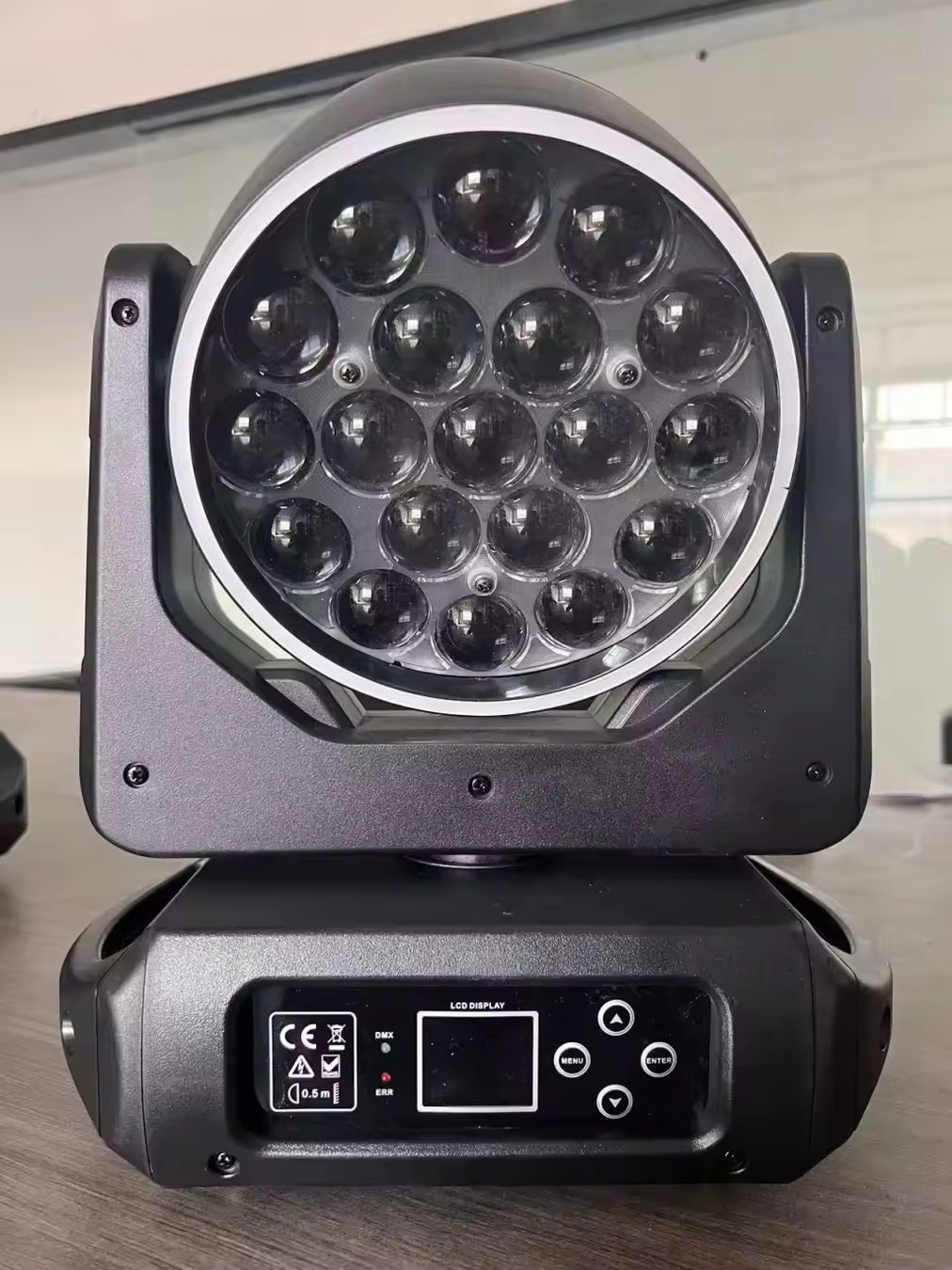 Lampade: 8 lyre wash avec ring led et 2 flightcase – Nuovo (secondo la descrizione) da Villarimboud venduto da Nico242 3