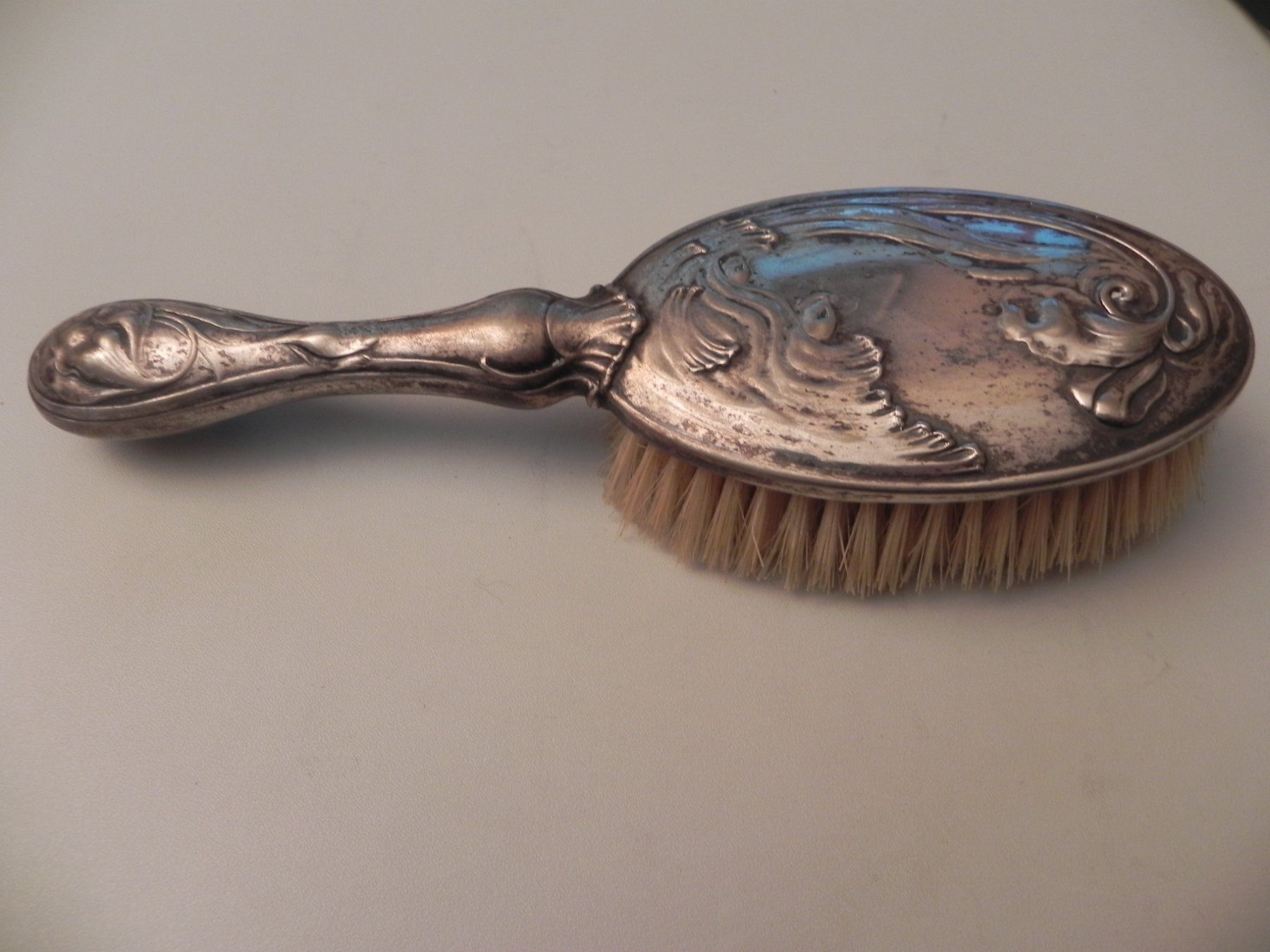 Altro per la cura dei capelli: Alte Haarbürste - Art Nouveau? Versilbert? – Usato da Minusio venduto da Lory64