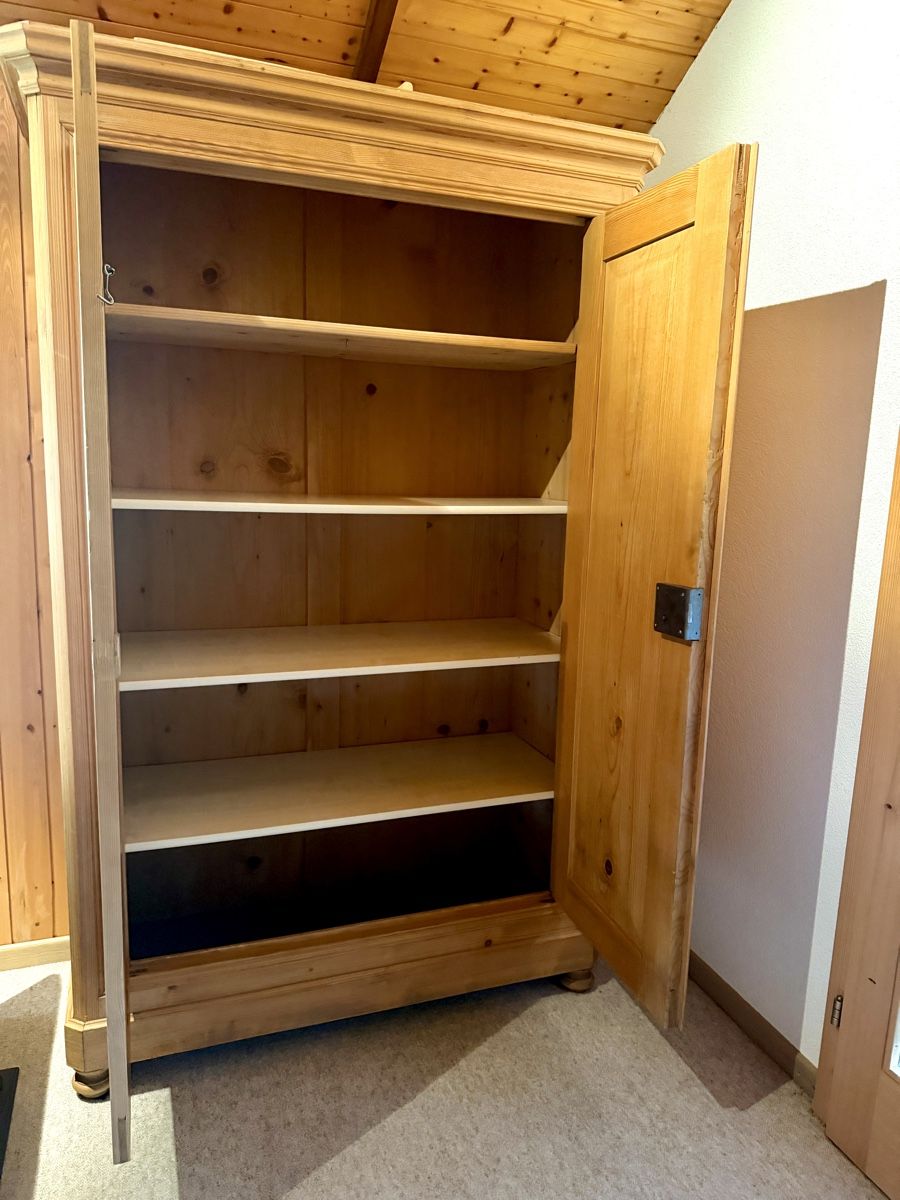 Armadi: Alter Holzschrank – Usato da Seon venduto da Soda2024 1