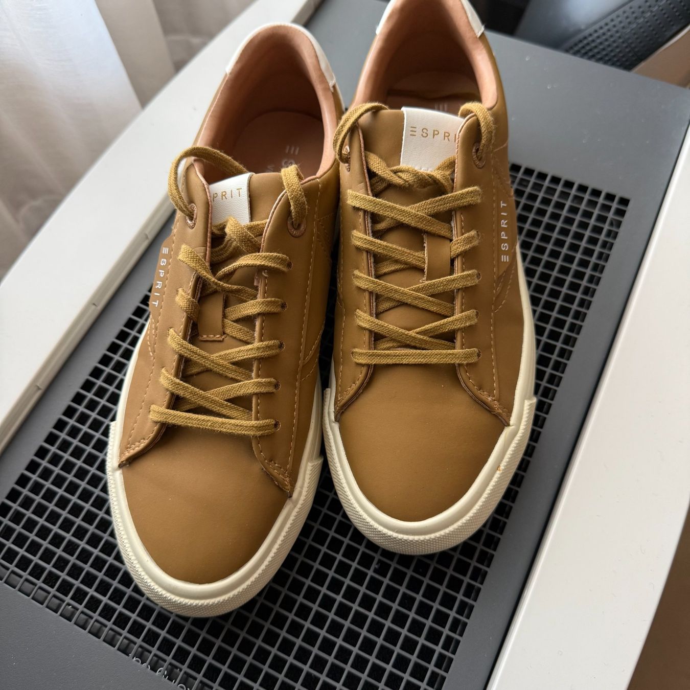 Esprit Scarpe da donna: Esprit Vegan: Sneaker, Camel, Gr. 37 – Usato da Riedholz venduto da han_fy6l