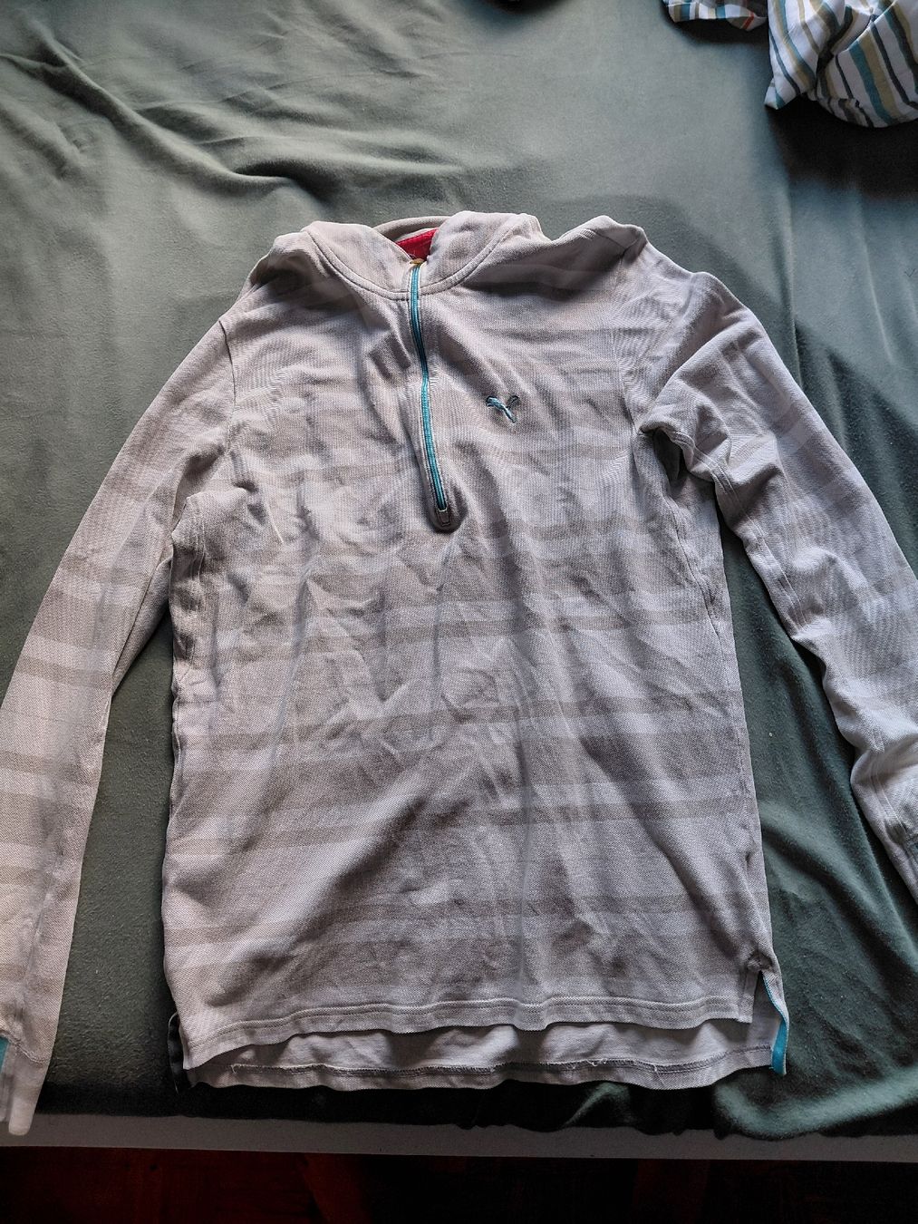 Puma T-shirt: Pull à manches longues Puma gris rayé taille M bon état – Usato da St-Prex venduto da Nana_luc22