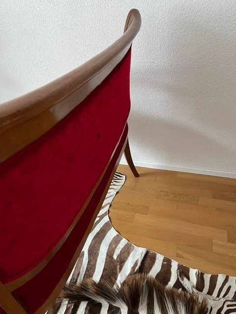 Sofas: Klassisches feuriges Sofa mit Startpreis CHF 1.00 – Gebraucht aus Wädenswil von Vollwertig 8