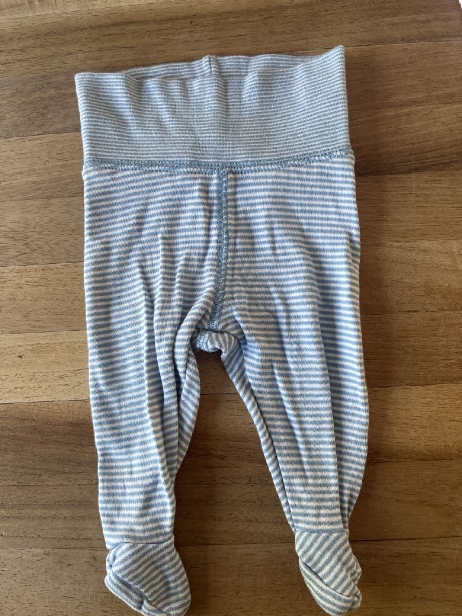H&M Pantaloni: Baby Hose mit Füssen, Grösse 56 – Usato da Basel venduto da HugChristine