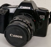 Analoge Spiegelreflexkamera: Canon EOS 1000N mit Objektiv
