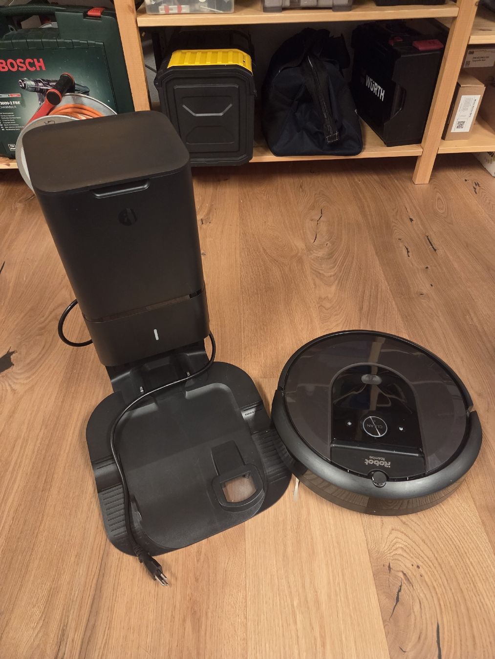Irobot Staubsauger & Zubehör: Roomba i7 mit Absaugstation – Gebraucht aus Walliswil b.Wangen von nixon_p
