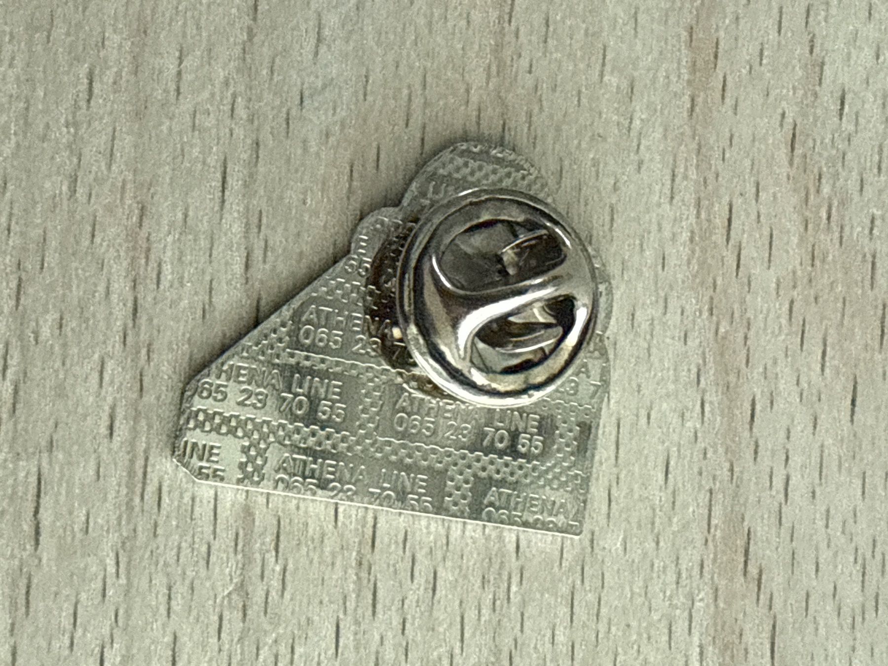 Placchette & Badge: Pin  SIX MADUN – Usato da Glattbrugg venduto da Schweigmatt 1