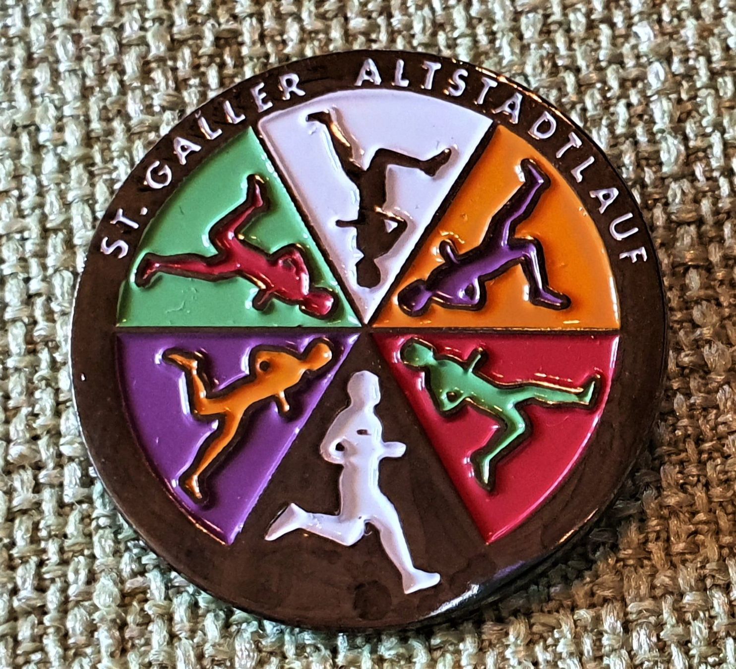 Placchette & Badge: M110 - Pin St. Galler Altstadtlauf – Usato da Reinach BL venduto da Boston-Verkauf