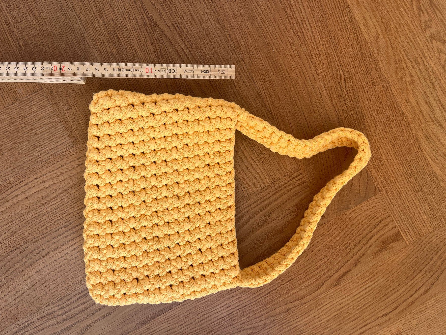 Taschen für Damen: Selbstgehäkelte Tasche gelb – Gebraucht aus Zürich von samatu 2