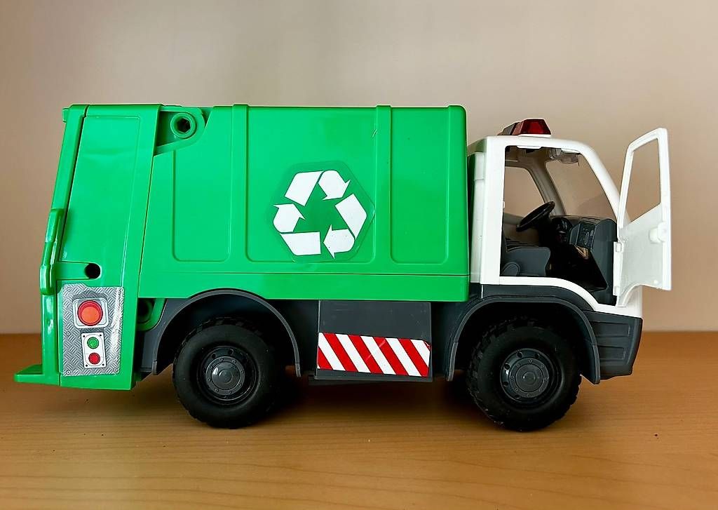 Spielzeuge: Grosser Müllabfuhr LKW – Gebraucht aus Uitikon Waldegg von wohnungvogelsang