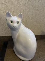 Weisse Keramik Katze